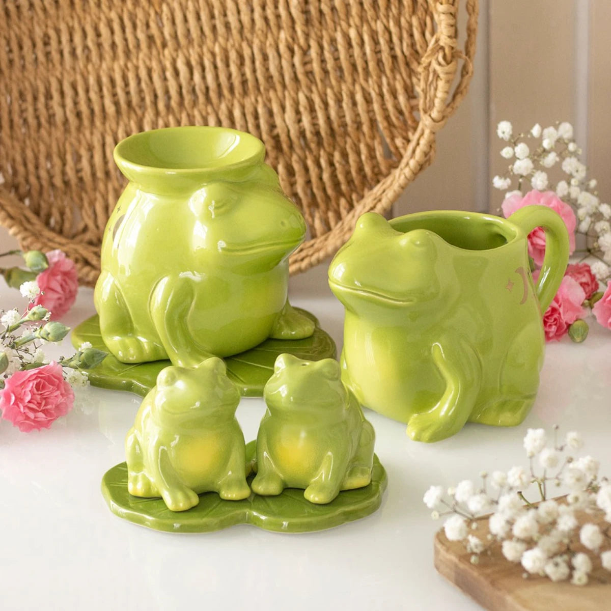 Luna Frog Shakers Ceramic Salt and Pepper Gothic Set Decor