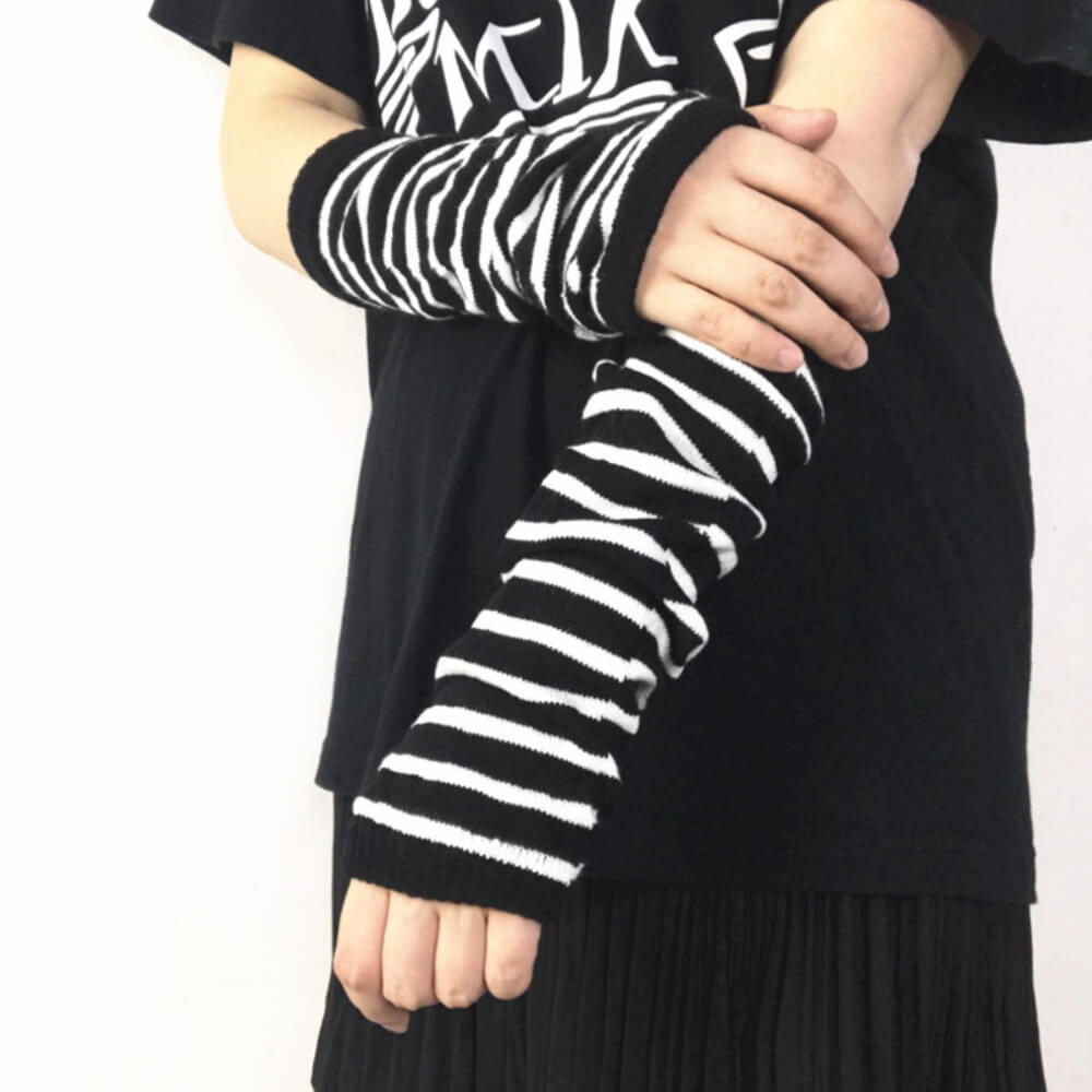 Ro Rox Gothic Striped Fingerless Armwarmers with Thumbhole, Black & White
